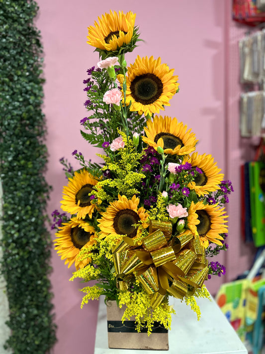 Arreglo en Base Girasoles