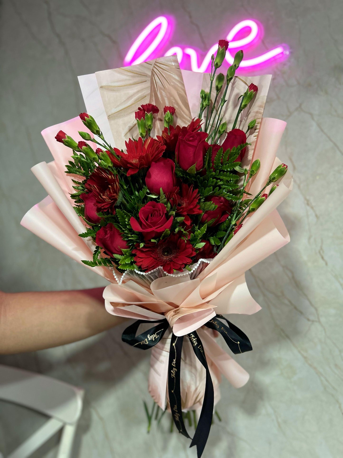 bouquet of red roses -1
